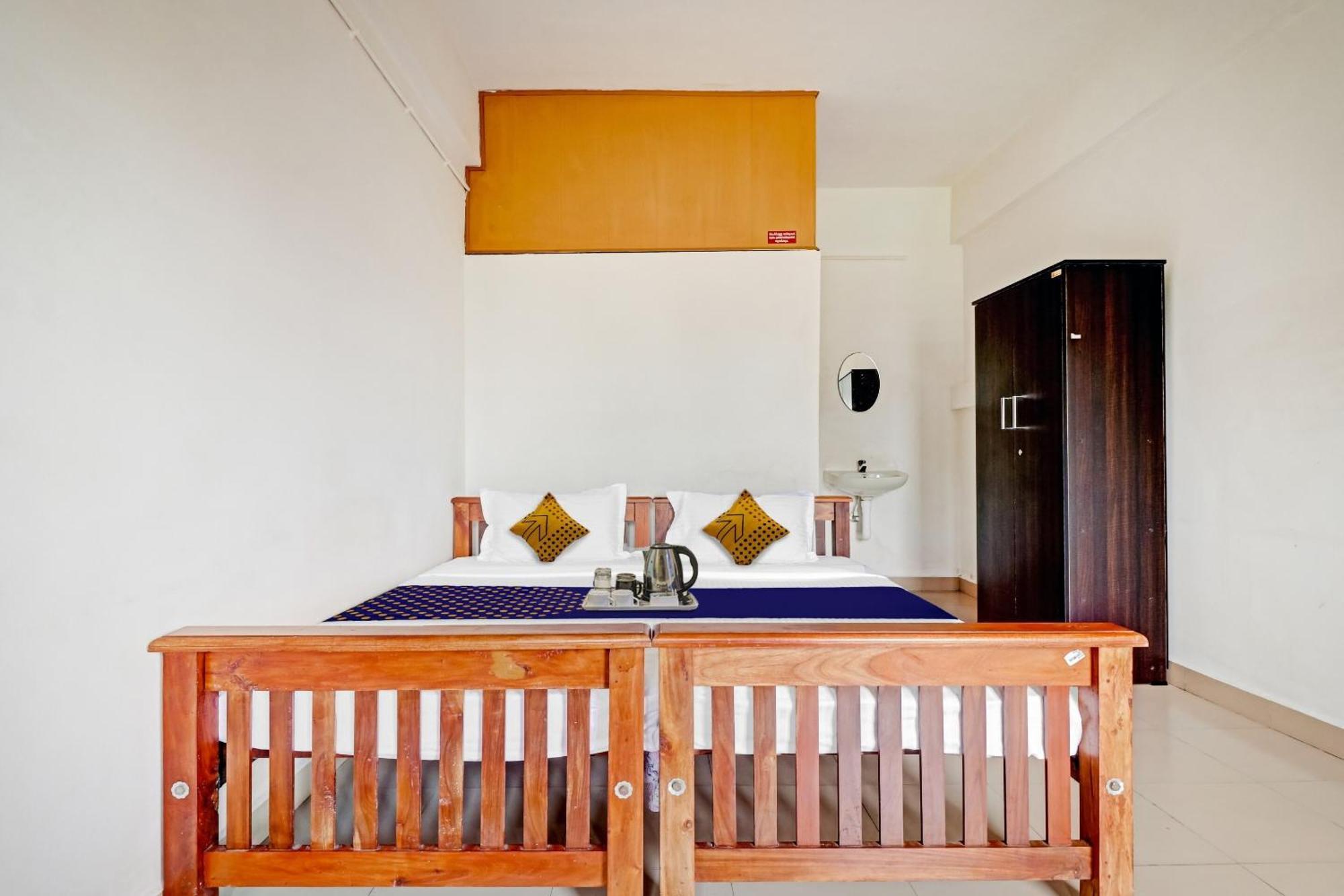 Spot On Jayesh Guest House Нашик Екстер'єр фото