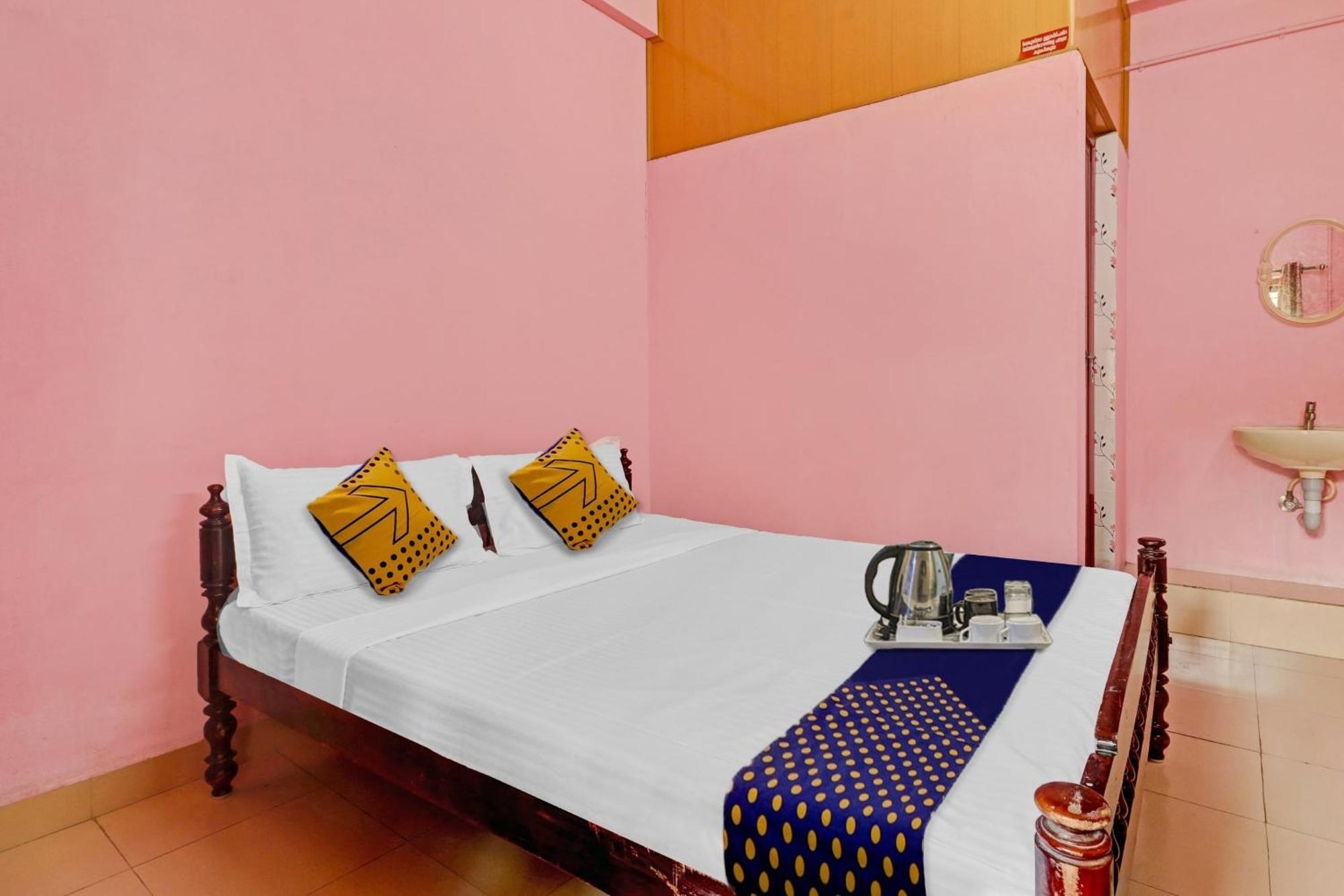 Spot On Jayesh Guest House Нашик Екстер'єр фото