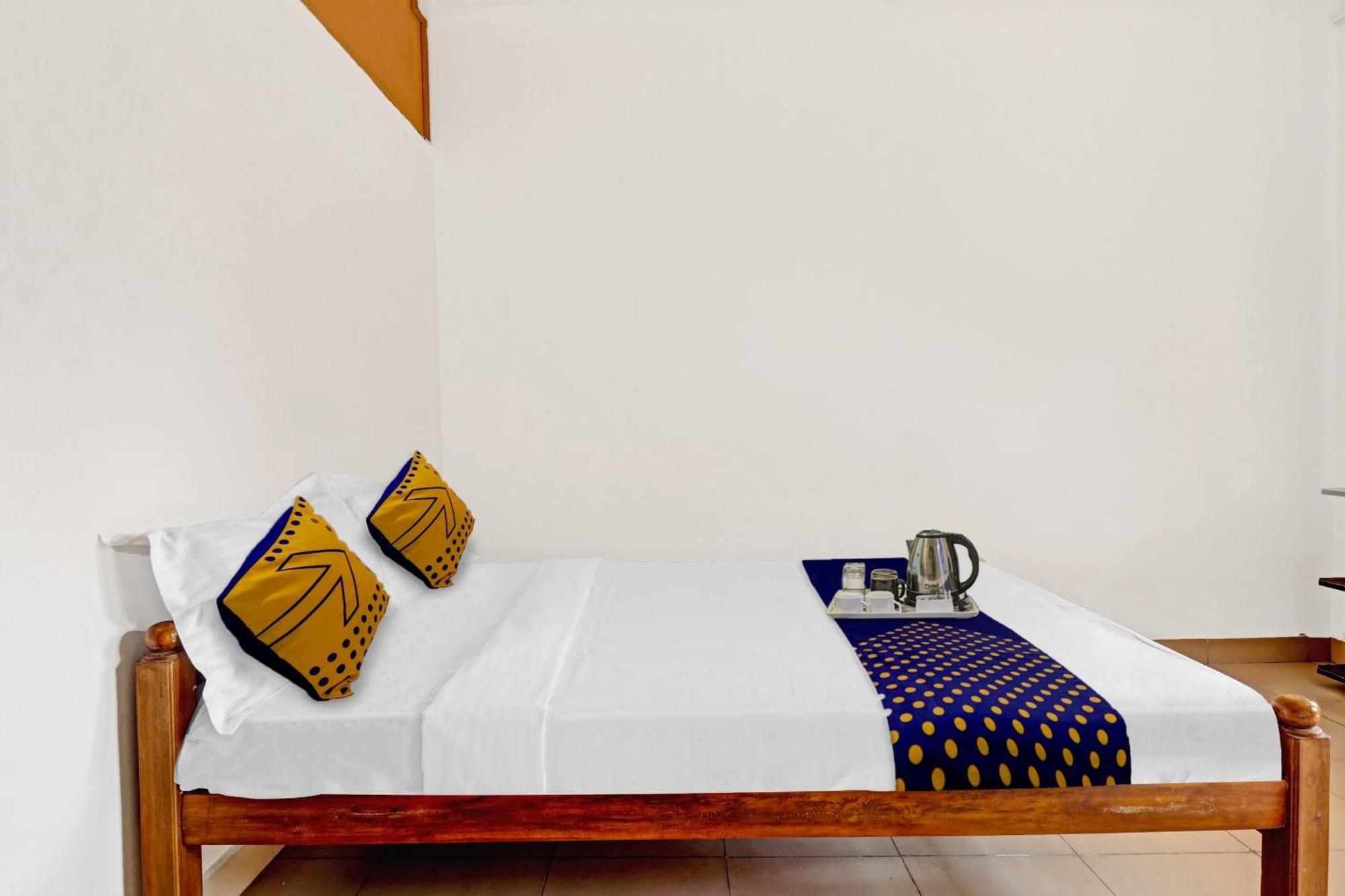 Spot On Jayesh Guest House Нашик Екстер'єр фото