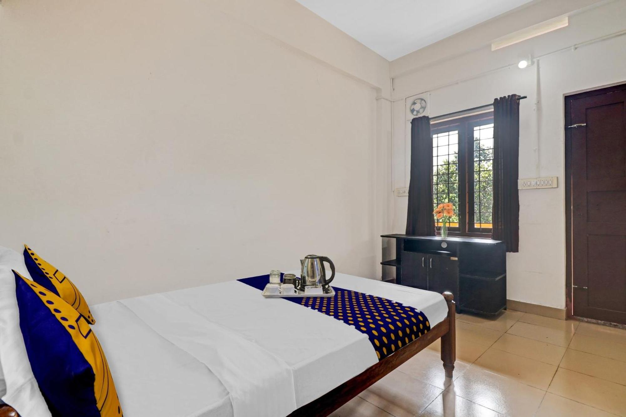 Spot On Jayesh Guest House Нашик Екстер'єр фото