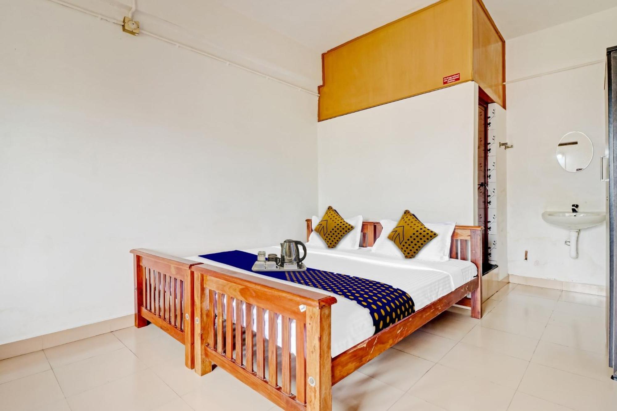 Spot On Jayesh Guest House Нашик Екстер'єр фото