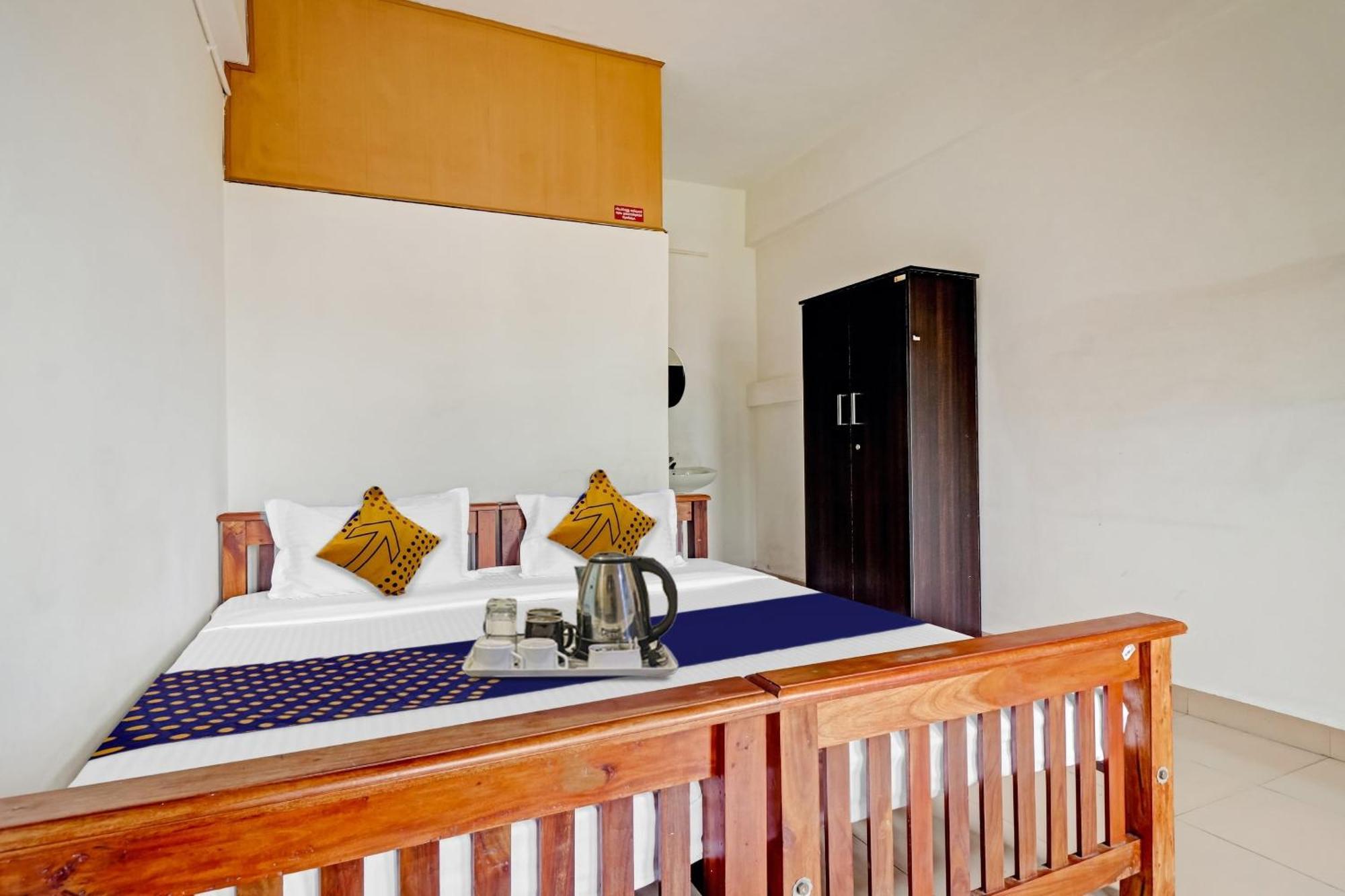 Spot On Jayesh Guest House Нашик Екстер'єр фото